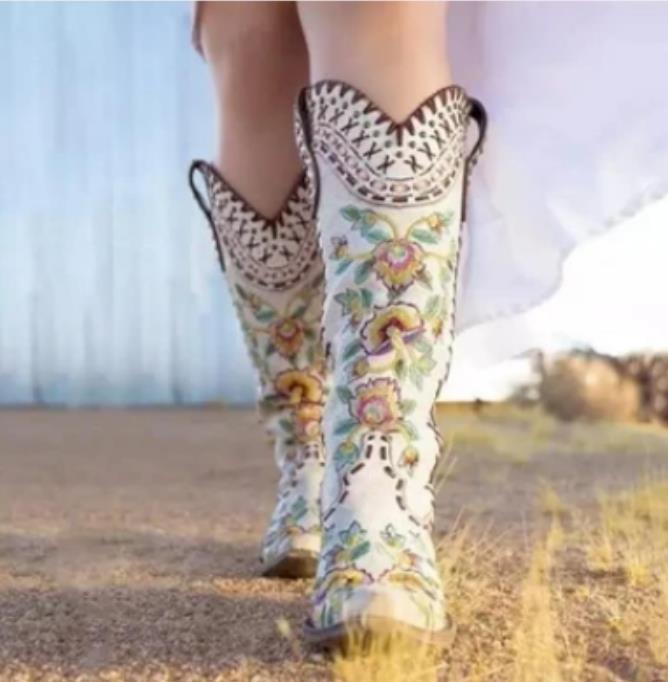 Anmutige Orthopädische Stiefel für modernen Look
