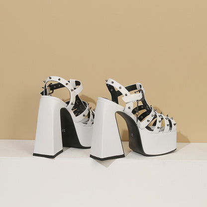 Anmutige Orthopädische Sandalen für modernen Look