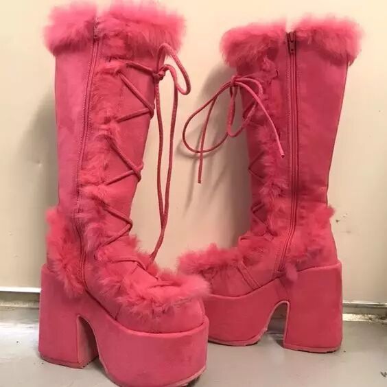 Schicke orthopädische Stiefel mit einzigartigem Design