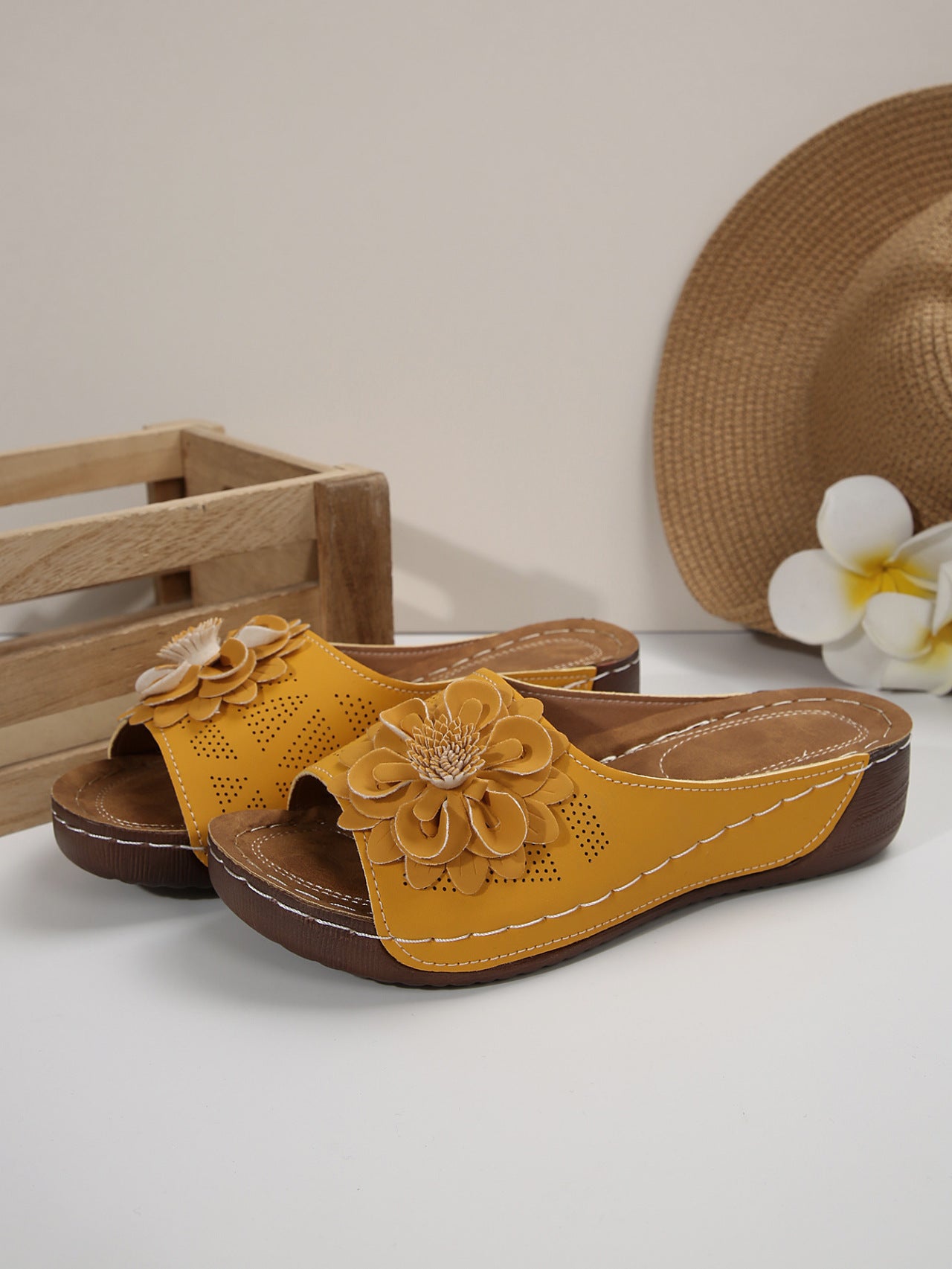 Anmutige Orthopädische Sandalen für modernen Look