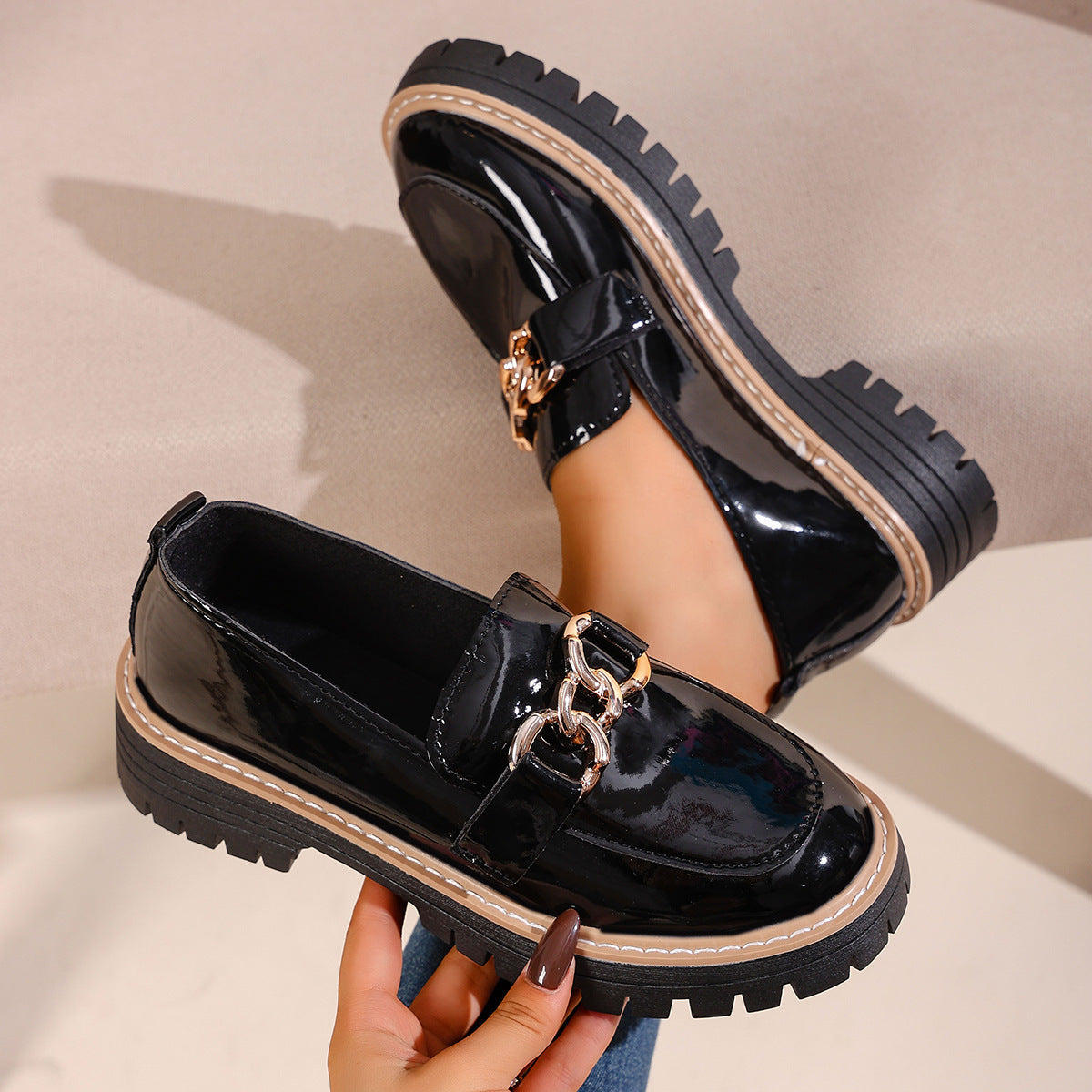 Klassische Orthopädische Schuhe mit zeitlosem Stil