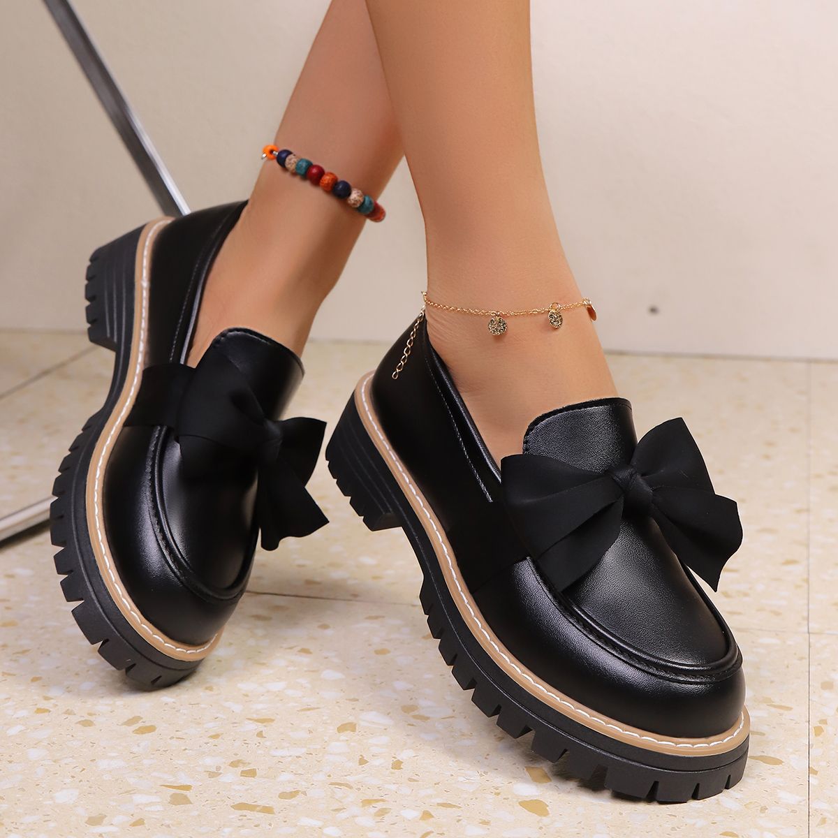 Klassische Orthopädische Schuhe mit zeitlosem Stil