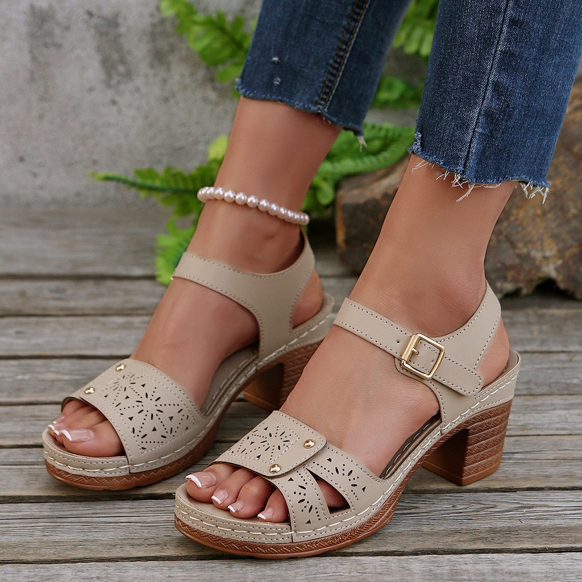 Anmutige Orthopädische Sandalen für modernen Look