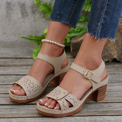 Anmutige Orthopädische Sandalen für modernen Look