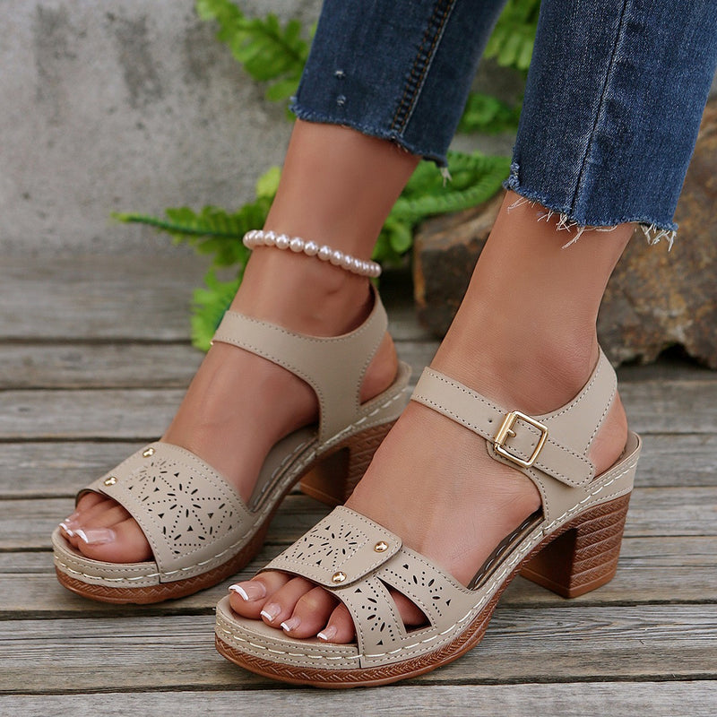 Anmutige Orthopädische Sandalen für modernen Look