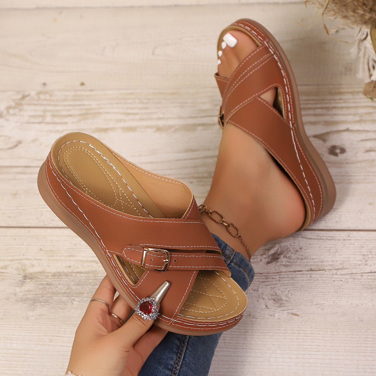 Anmutige Orthopädische Sandalen für modernen Look