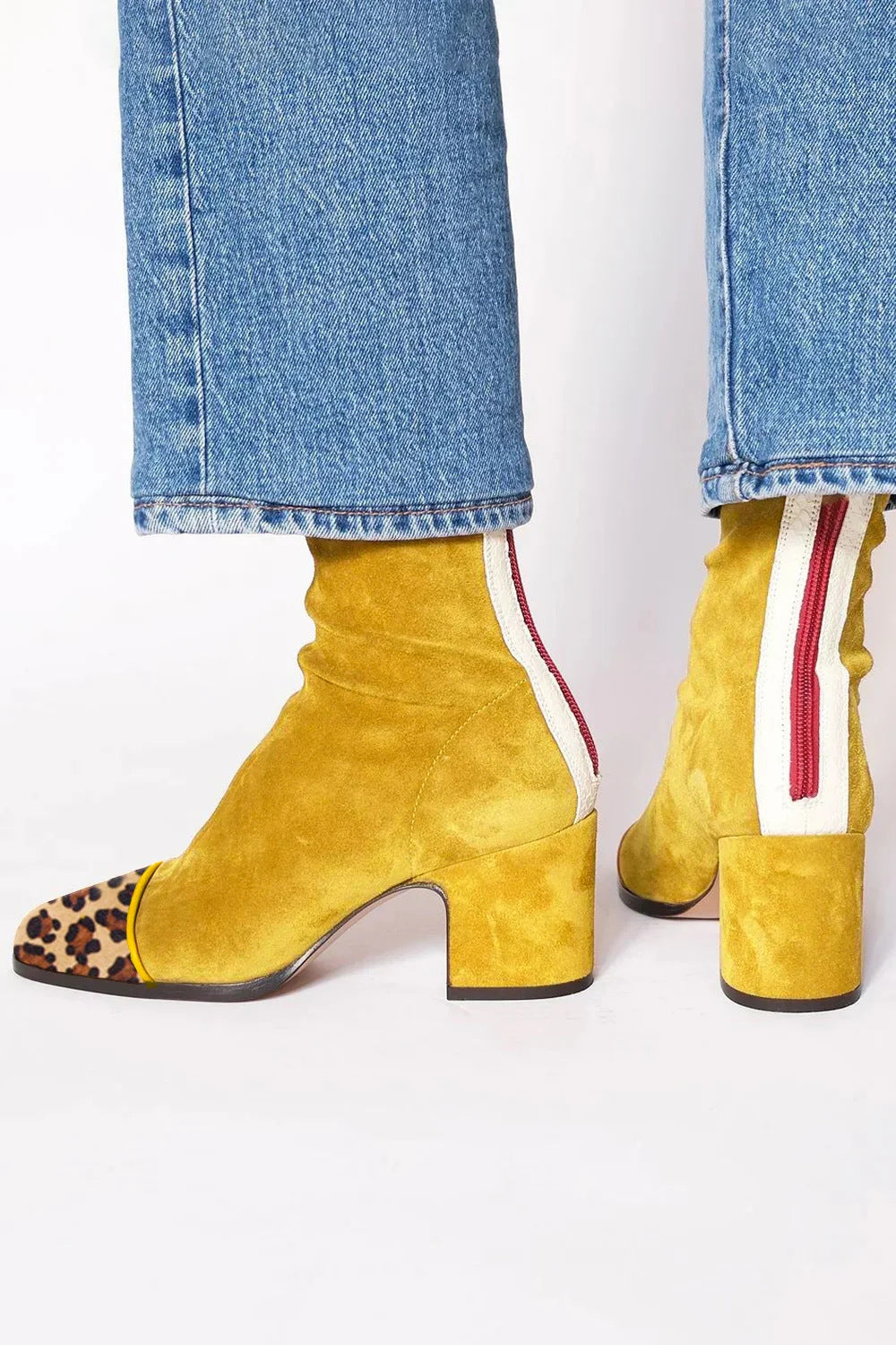 Anmutige orthopädische Stiefel für einen modernen Look