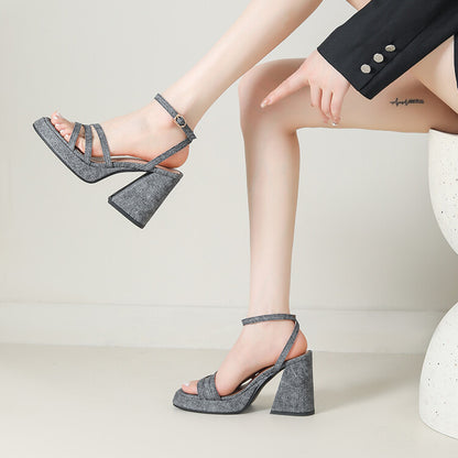Anmutige Orthopädische Sandalen für modernen Look