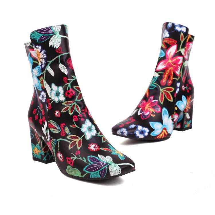 Klassische Orthopädische Stiefel mit zeitlosem Stil