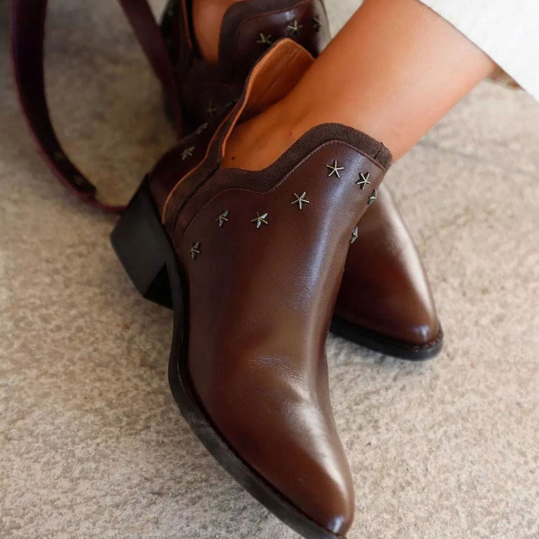 Anmutige Orthopädische Stiefel für modernen Look
