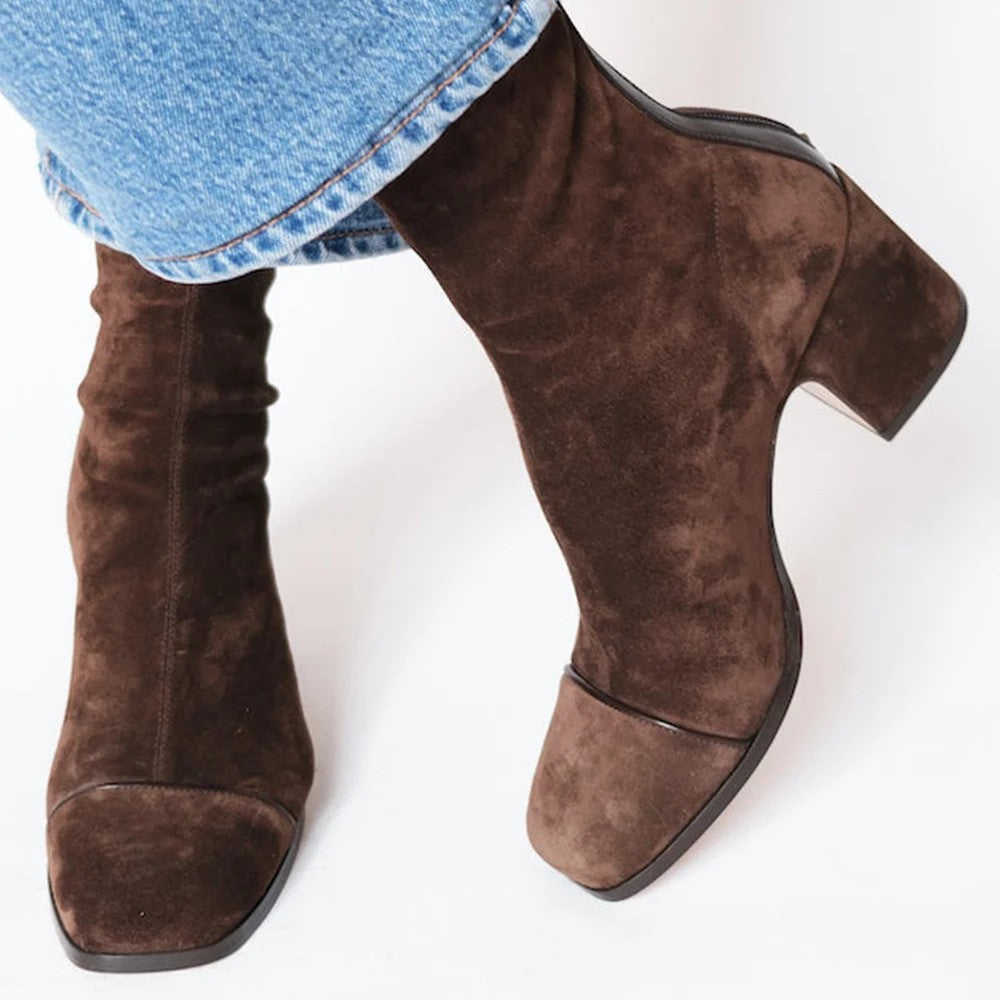 Anmutige orthopädische Stiefel für einen modernen Look