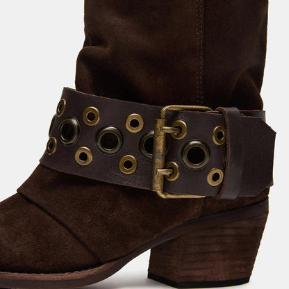 Klassische orthopädische Stiefel im zeitlosen Stil