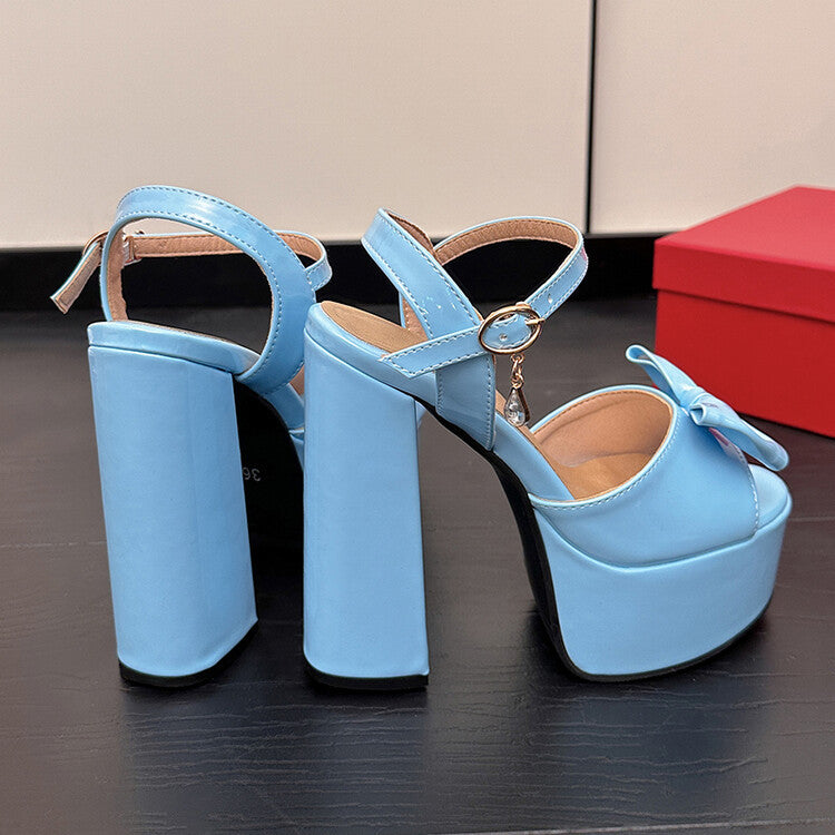 Anmutige Orthopädische Sandalen für modernen Look