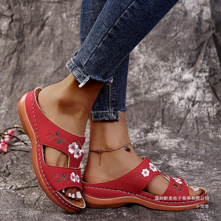 Anmutige Orthopädische Sandalen für modernen Look