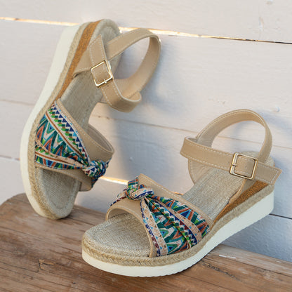 Anmutige Orthopädische Sandalen für modernen Look