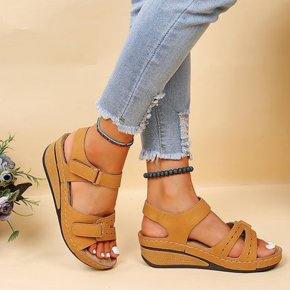 Anmutige Orthopädische Sandalen für modernen Look