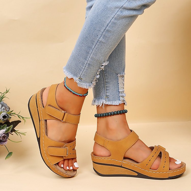 Anmutige Orthopädische Sandalen für modernen Look