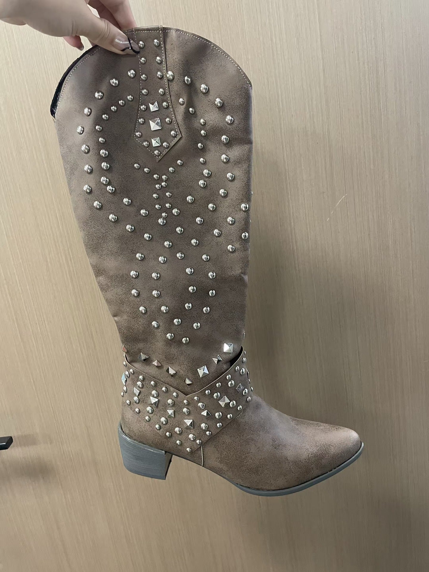 Schicke Orthopädische Stiefel mit einzigartigem Design