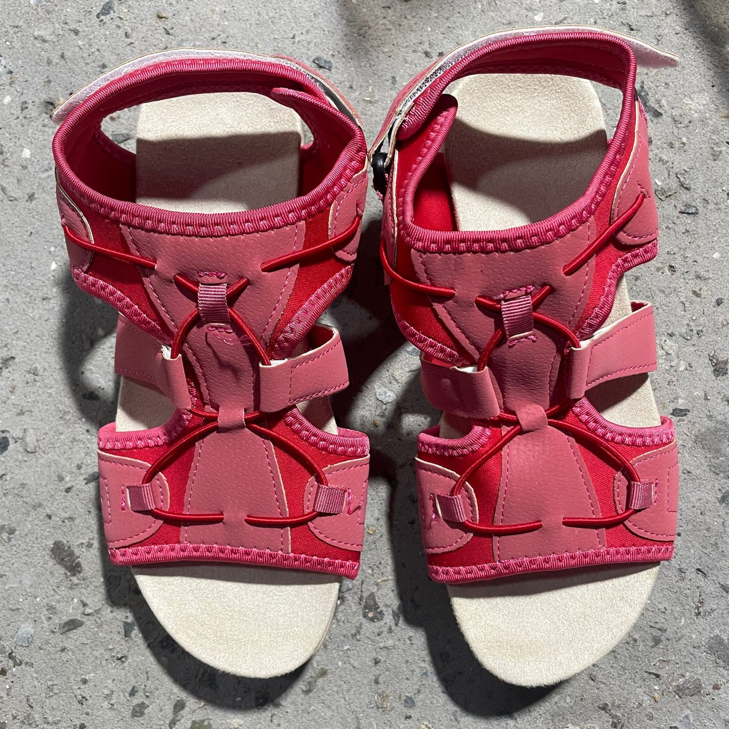 Anmutige Orthopädische Sandalen für modernen Look