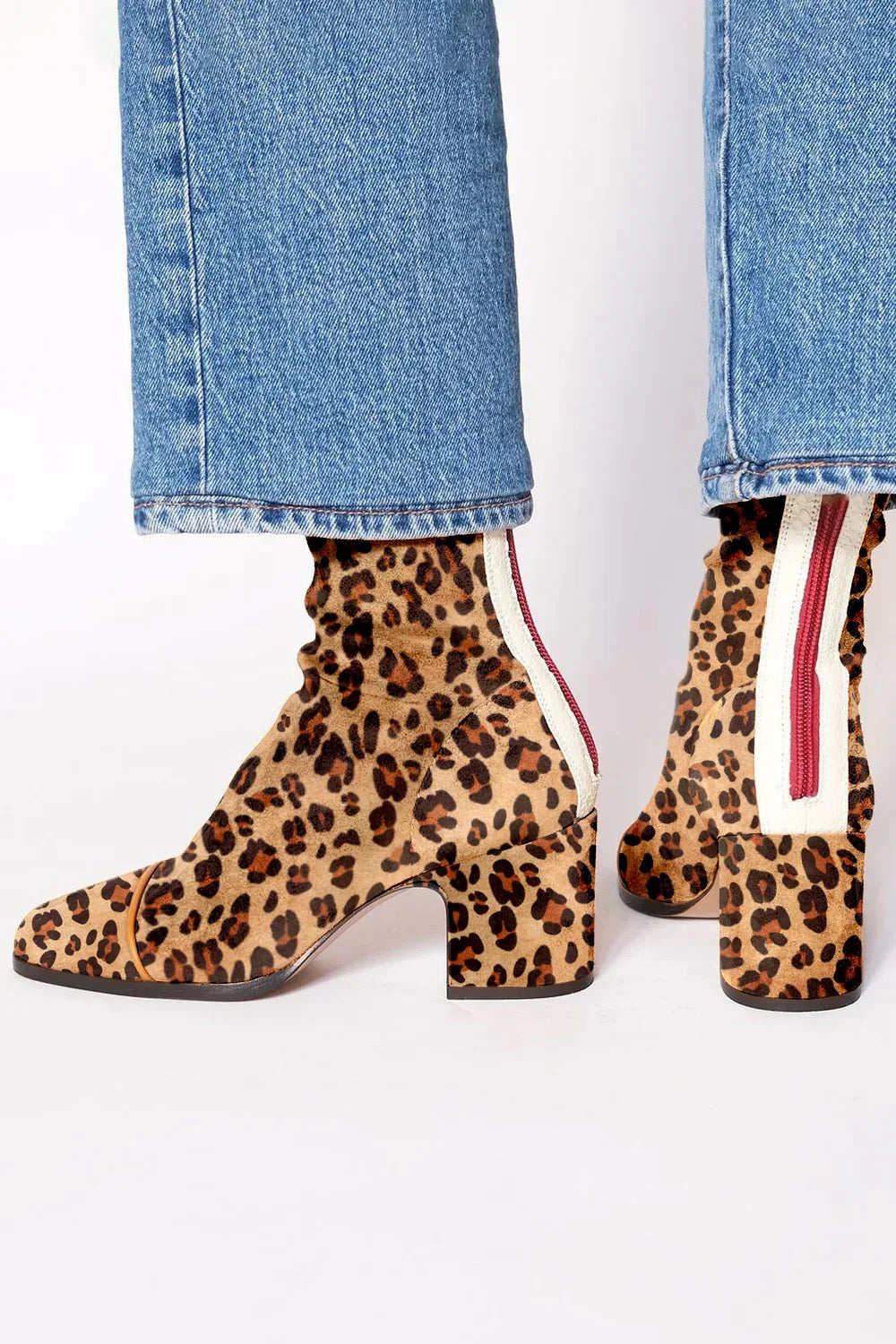 Anmutige orthopädische Stiefel für einen modernen Look