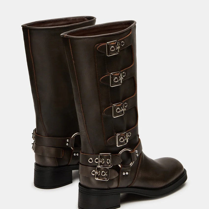 Anmutige orthopädische Stiefel für einen modernen Look