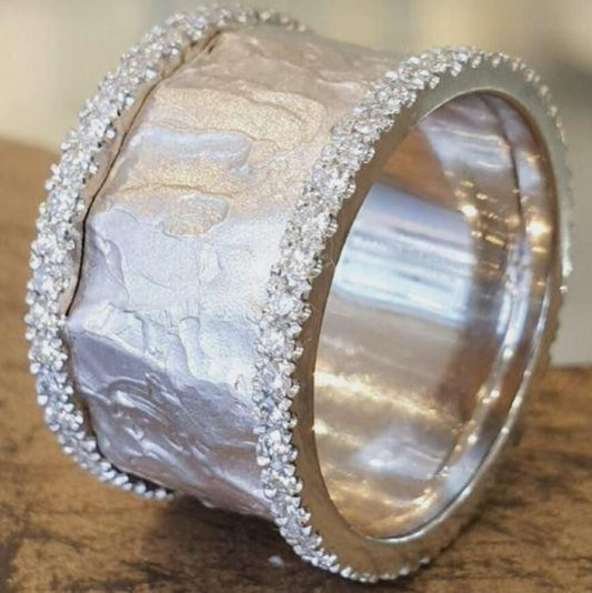 Klassische Silber Ring mit zeitloser Eleganz