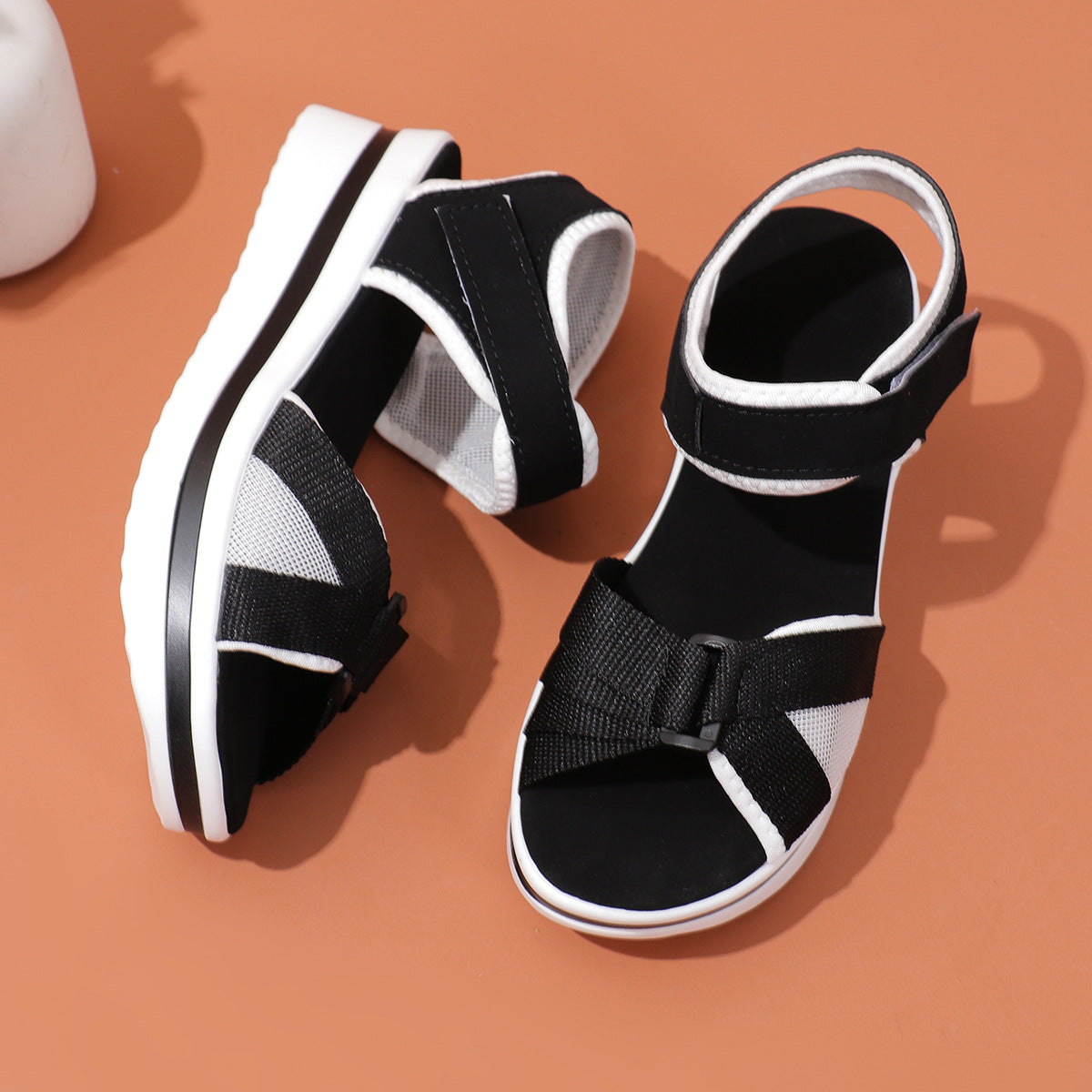 Klassische Orthopädische Sandalen mit zeitlosem Stil