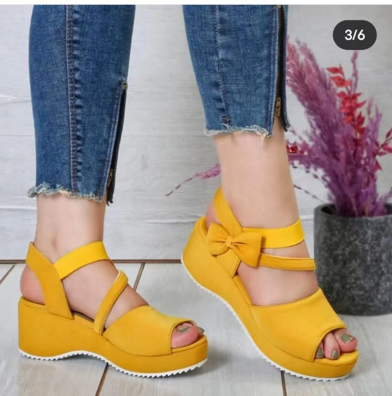 Anmutige Orthopädische Sandalen für modernen Look