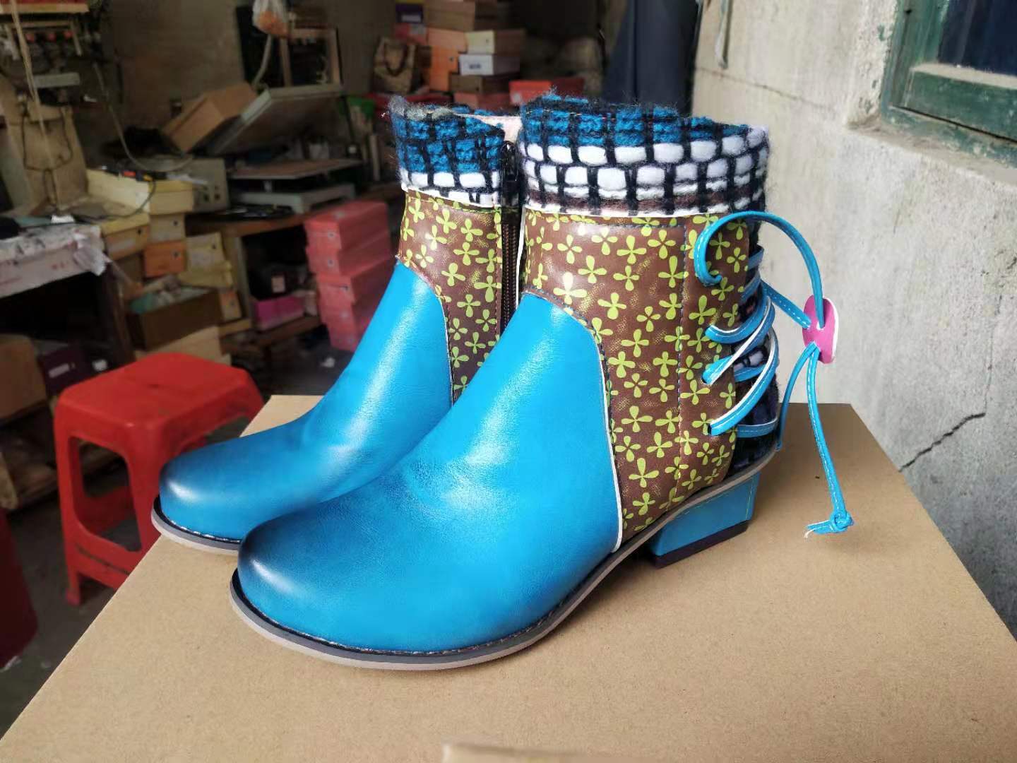 Anmutige Orthopädische Stiefel für modernen Look