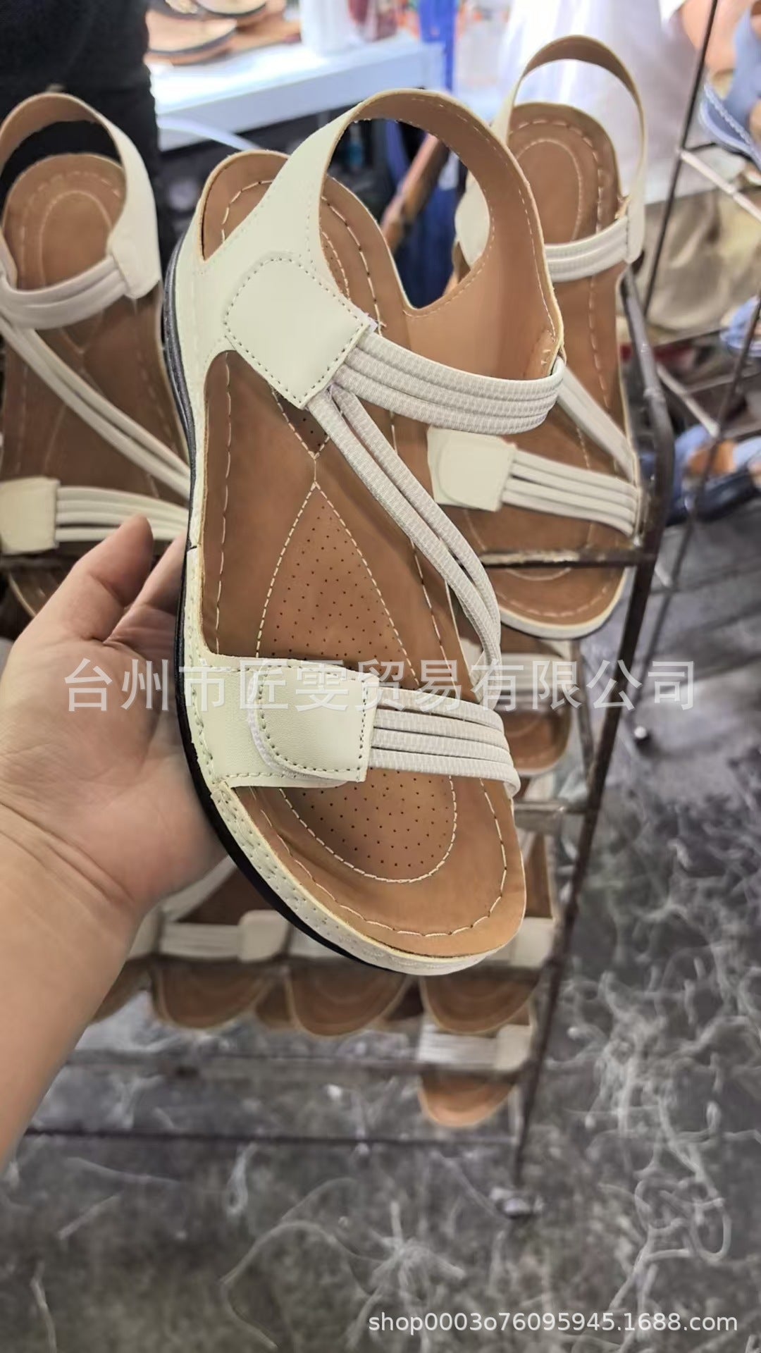 Anmutige Orthopädische Sandalen für modernen Look