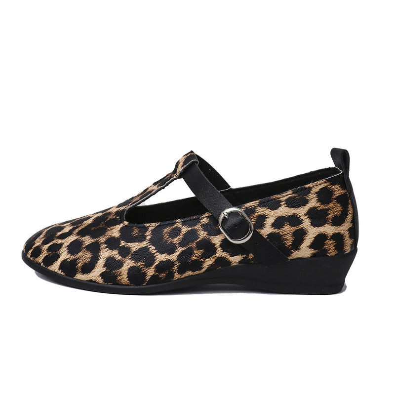 Klassische Orthopädische Schuhe mit zeitlosem Stil
