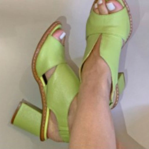 Anmutige Orthopädische Sandalen für modernen Look