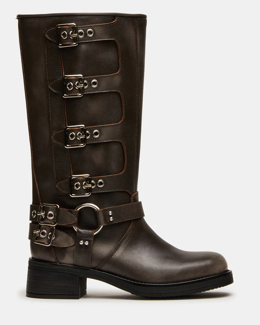 Anmutige orthopädische Stiefel für einen modernen Look