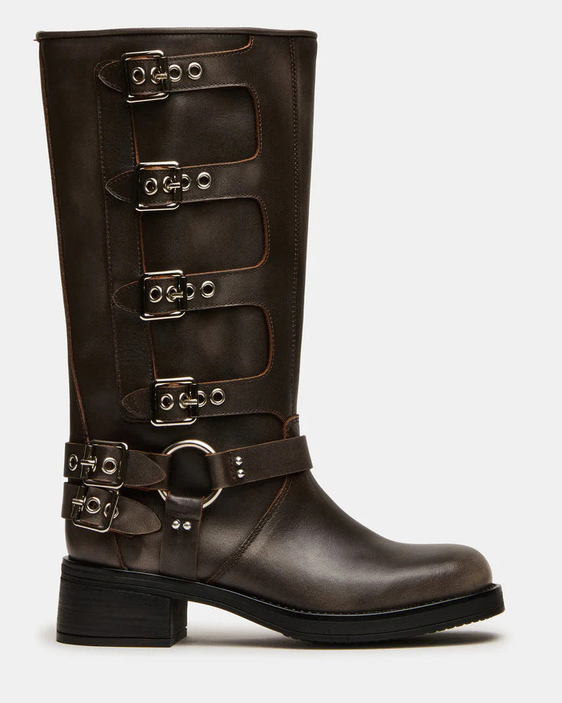 Anmutige orthopädische Stiefel für einen modernen Look