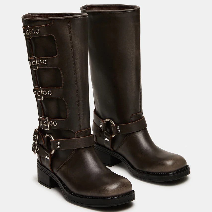 Anmutige orthopädische Stiefel für einen modernen Look