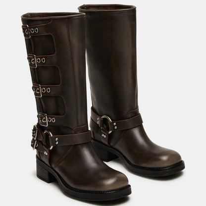 Anmutige orthopädische Stiefel für einen modernen Look
