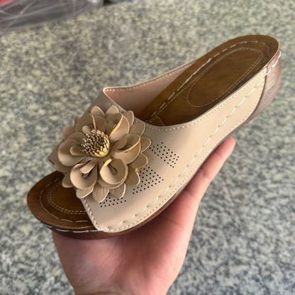 Anmutige Orthopädische Sandalen für modernen Look