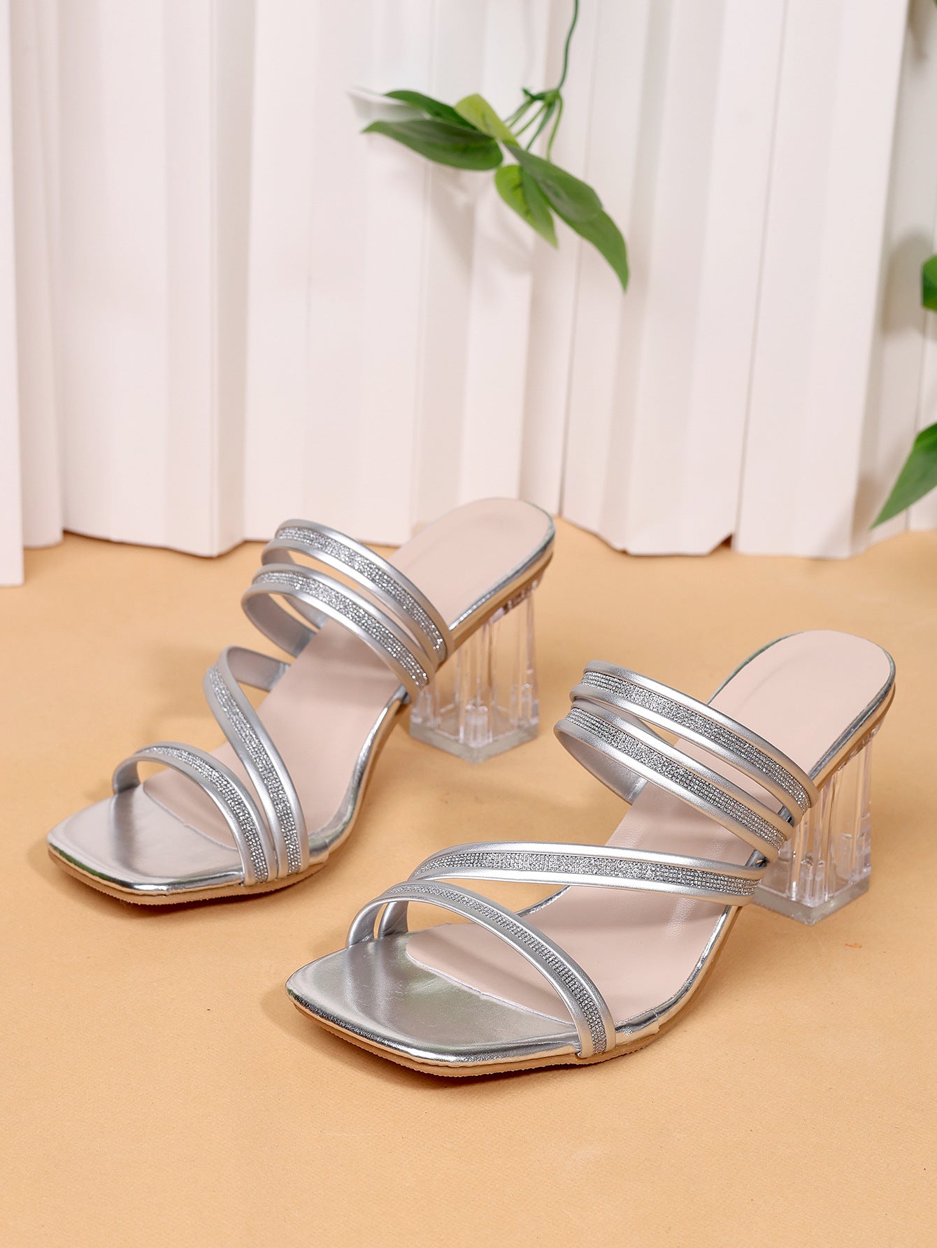 Schicke Orthopädische Sandalen mit einzigartigem Design