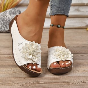 Anmutige Orthopädische Sandalen für modernen Look