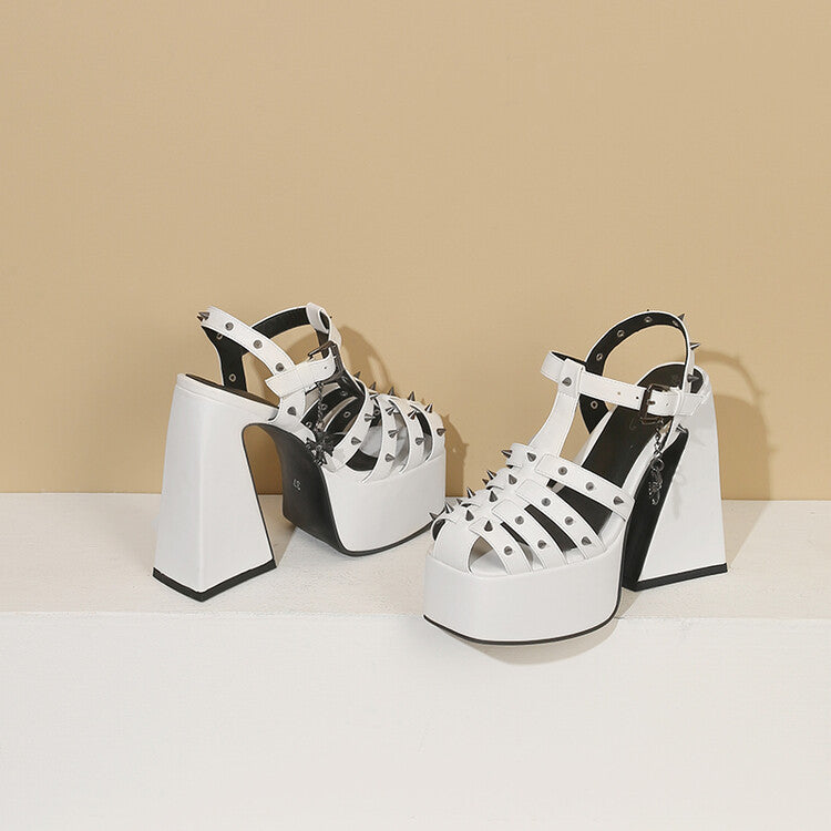 Anmutige Orthopädische Sandalen für modernen Look