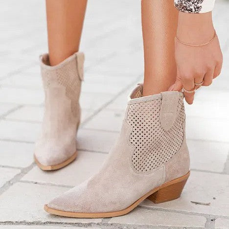 Bequeme orthopädische Stiefel für den Alltag