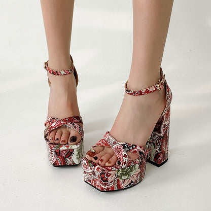 Wunderschön gefertigte Orthopädische Sandalen