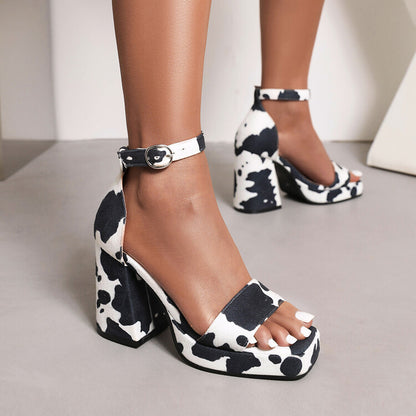 Anmutige Orthopädische Sandalen für modernen Look