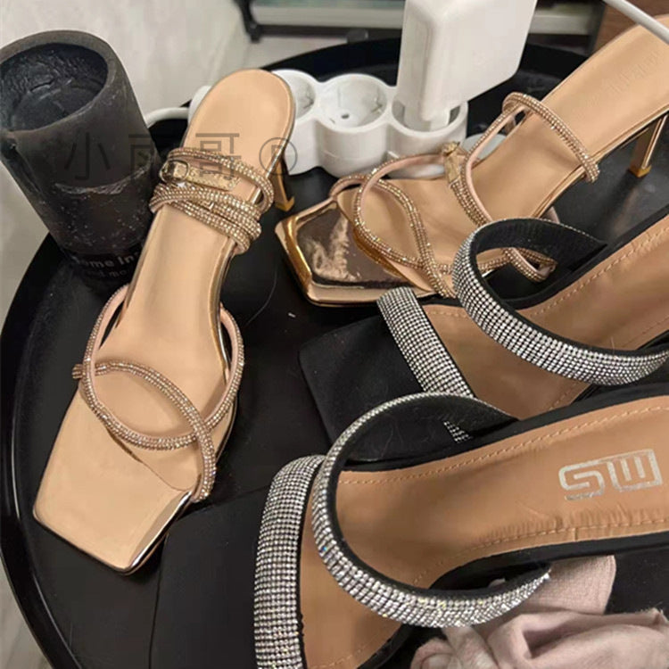 Anmutige Orthopädische Sandalen für modernen Look