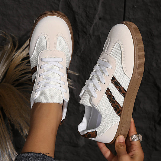 Klassische Orthopädische Schuhe mit zeitlosem Stil