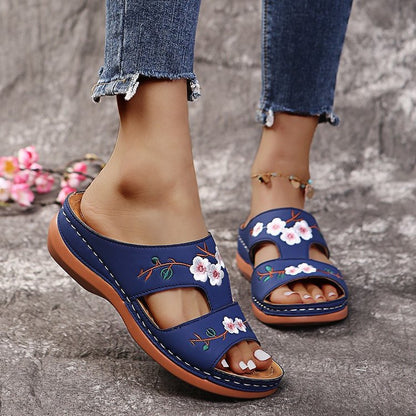 Anmutige Orthopädische Sandalen für modernen Look