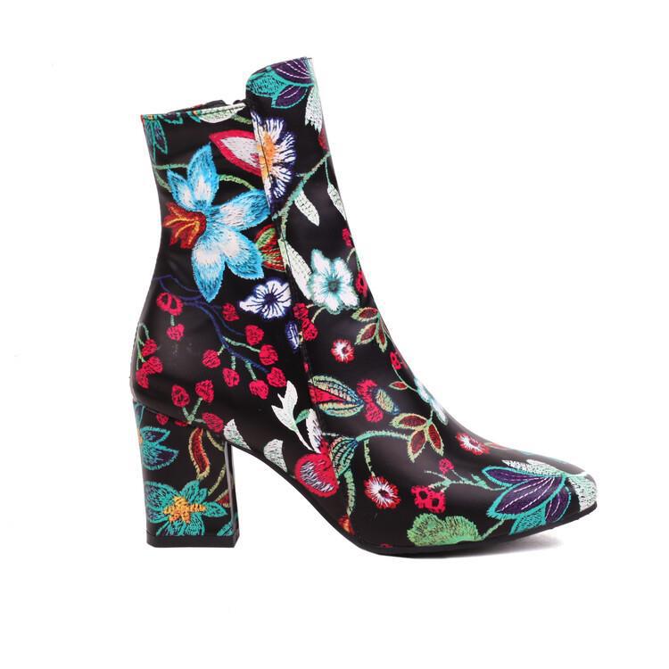 Klassische Orthopädische Stiefel mit zeitlosem Stil