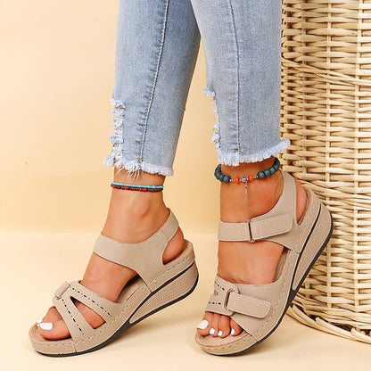 Anmutige Orthopädische Sandalen für modernen Look