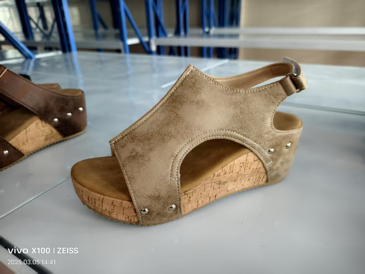 Anmutige Orthopädische Sandalen für modernen Look