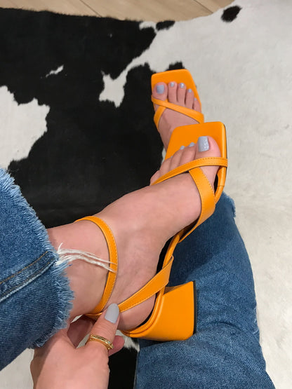 Anmutige Orthopädische Sandalen für modernen Look